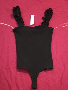 New Nwt dina be Black Ruffled-Strap One-Piece Bodysuit Size L Ribbed Flattering